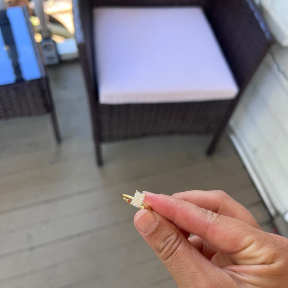 Radiant LAB engagement ring - Picture 3 of 11